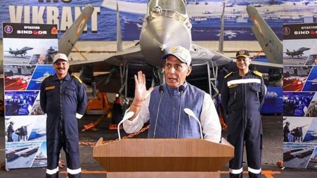 পাকিস্তান যদি সংলাপ চায়, তাহলে হাফিজ সাঈদ ও মাসুদ আজহারকে ভারতের হাতে তুলে দিক, দাবি রাজনাথ সিংয়ের