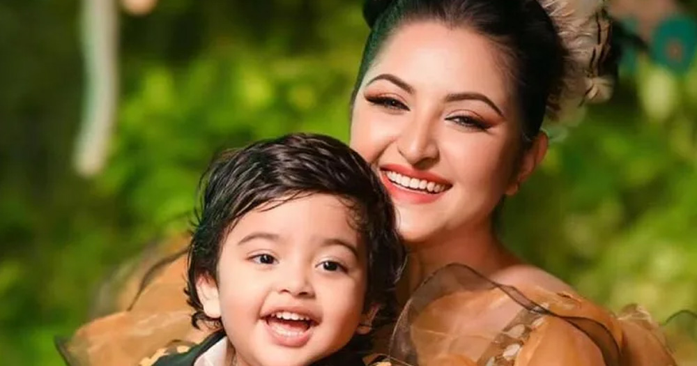 পুত্রসহ হাসপাতালে ভর্তি পরীমণি