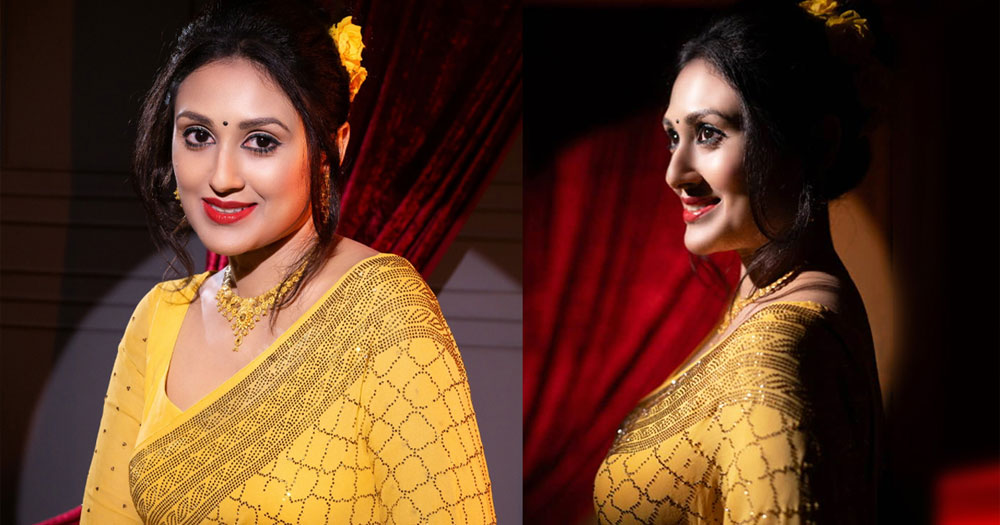 হলুদ শাড়িতে লাস্যময়ী কুসুম শিকদার
