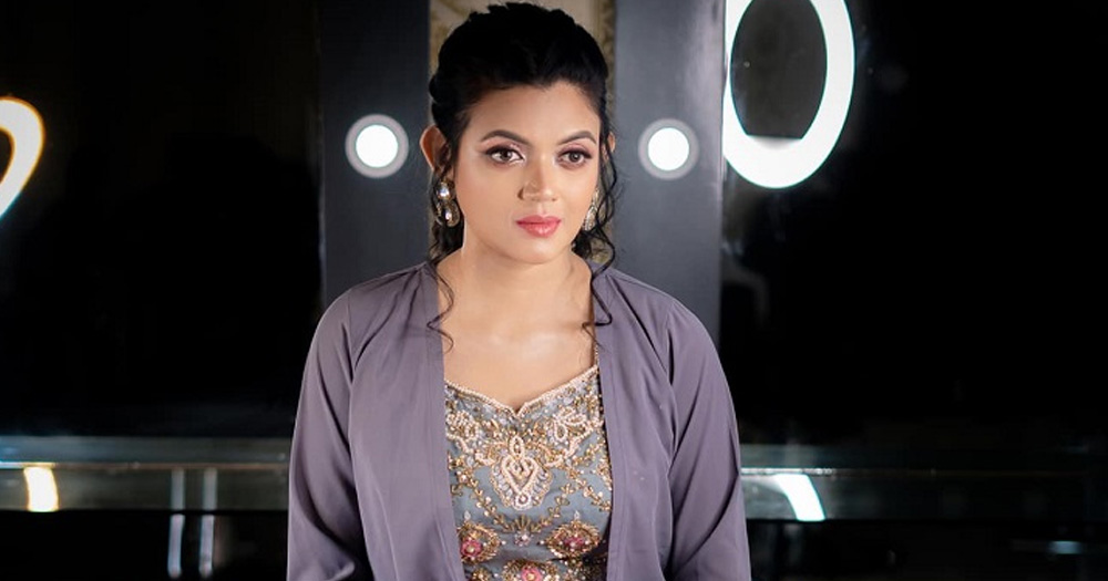 ‘চোরের নীতিকথায় মারহাবা বলা মানুষকে দেখে অসহায় লাগে’