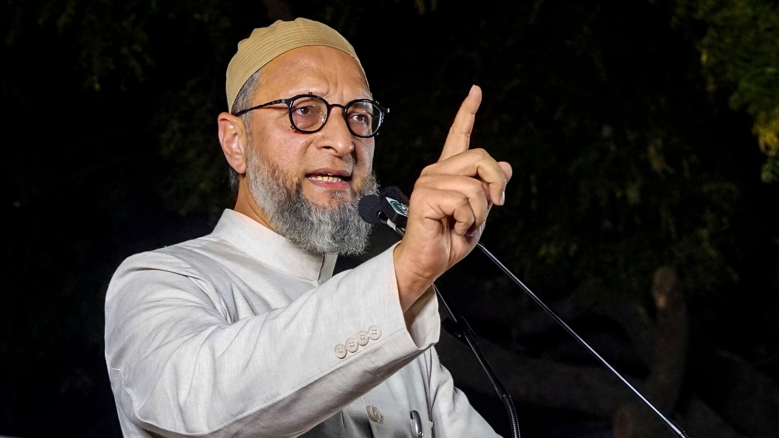 ভারতে ‘আই লাভ মোদি’ বলা যায় কিন্তু ‘আই লাভ মুহাম্মদ’ নয়: ওয়েসি