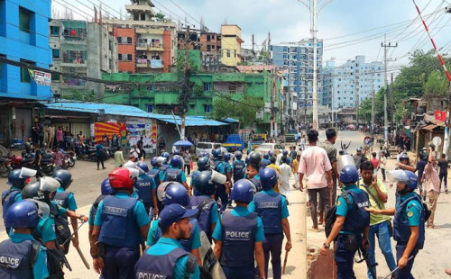 পুলিশের সঙ্গে ছাত্রসেনার সংঘর্ষে রণক্ষেত্র চট্টগ্রাম