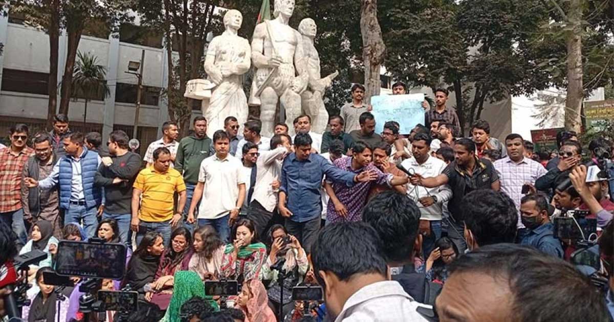 জামায়াত আমিরের পোস্টের প্রতিবাদে ঢাবিতে ছাত্রদলের বিক্ষোভ মিছিল