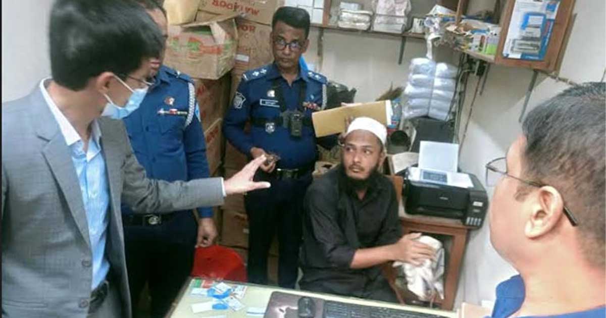 লক্ষ্মীপুরে অবৈধভাবে ভোটের সিল তৈরির অভিযোগ, প্রেস মালিক আটক