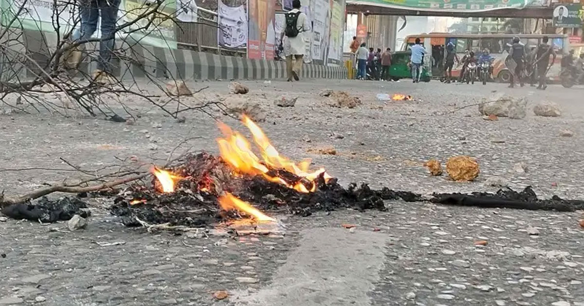 পুলিশের সঙ্গে ইনকিলাব মঞ্চের কর্মীদের ধাওয়া-পাল্টা ধাওয়া