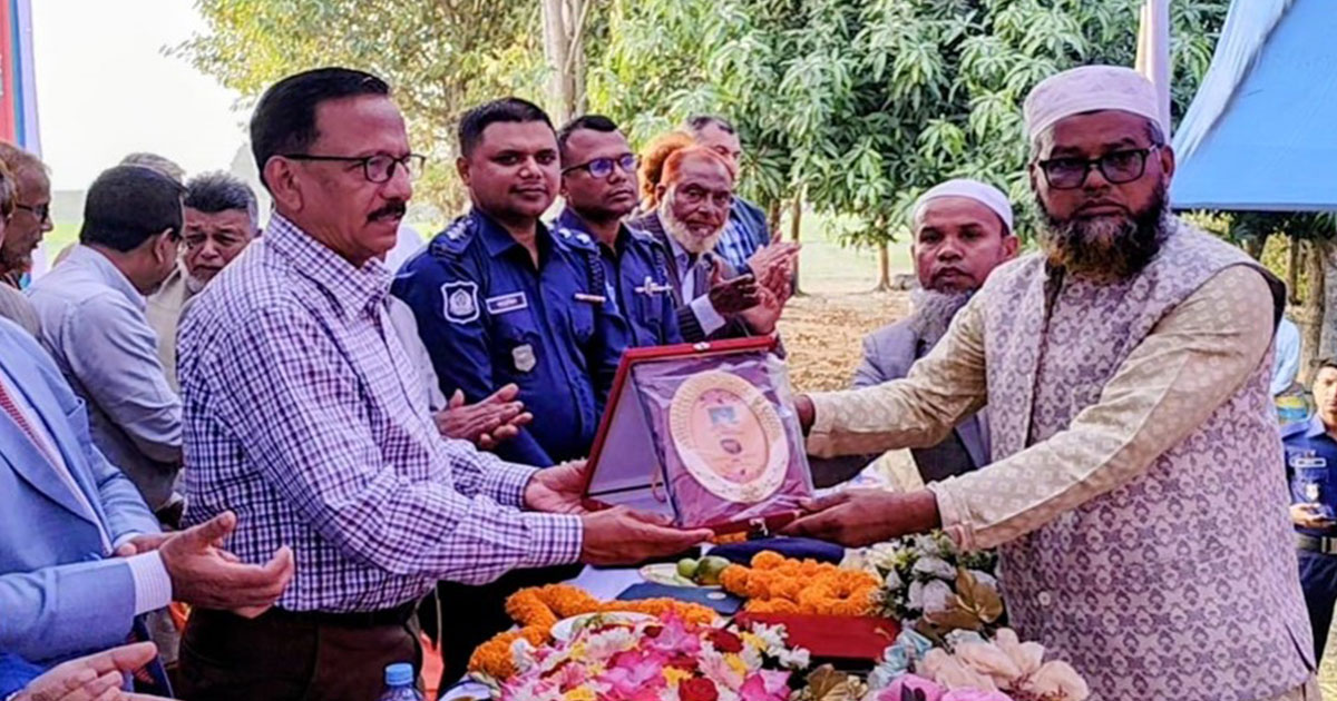 রায়পুরায়ে নতুন থানা বাস্তবায়নে সিনিয়র সচিবকে গণ সংবর্ধনা প্রদান