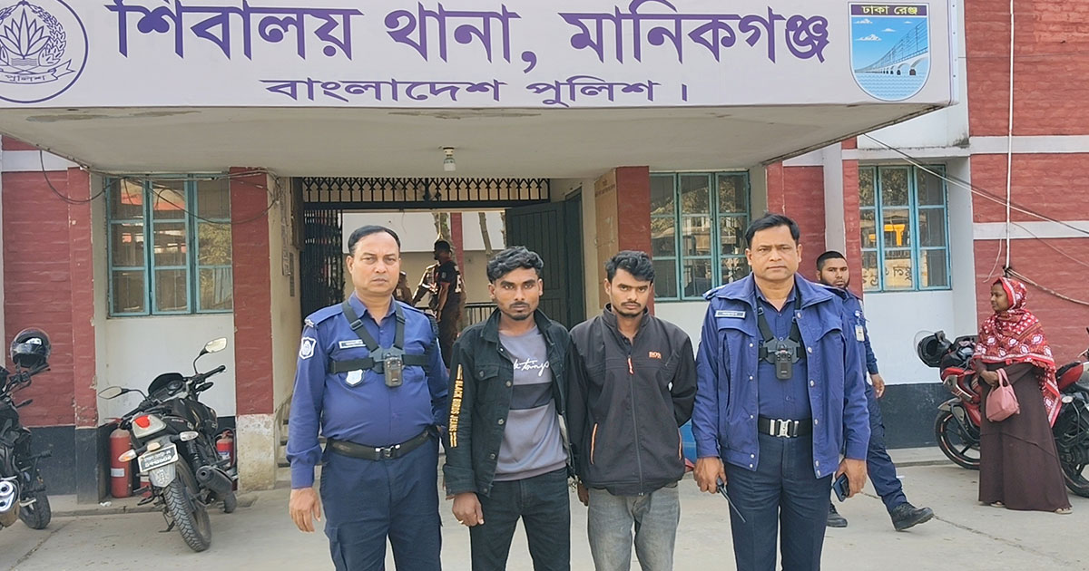 মানিকগঞ্জে সরকারি সার পাচারের সময় ট্রাকসহ আটক