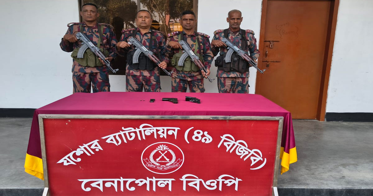 বেনাপোল সীমান্তে  বিজিবি অভিযান চালিয়ে পিস্তল ম্যাগাজিন ও গুলি উদ্ধার