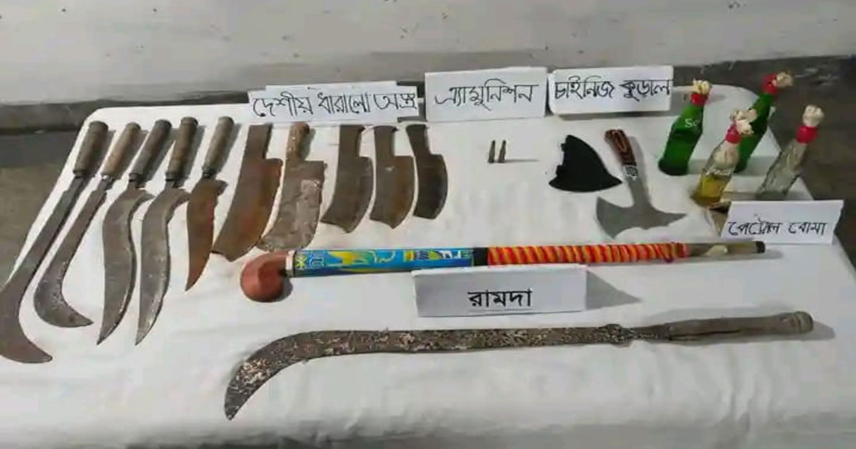 অভয়নগরে বিপুল পরিমাণে  দেশীয় অস্ত্র ও বোমা উদ্ধার
