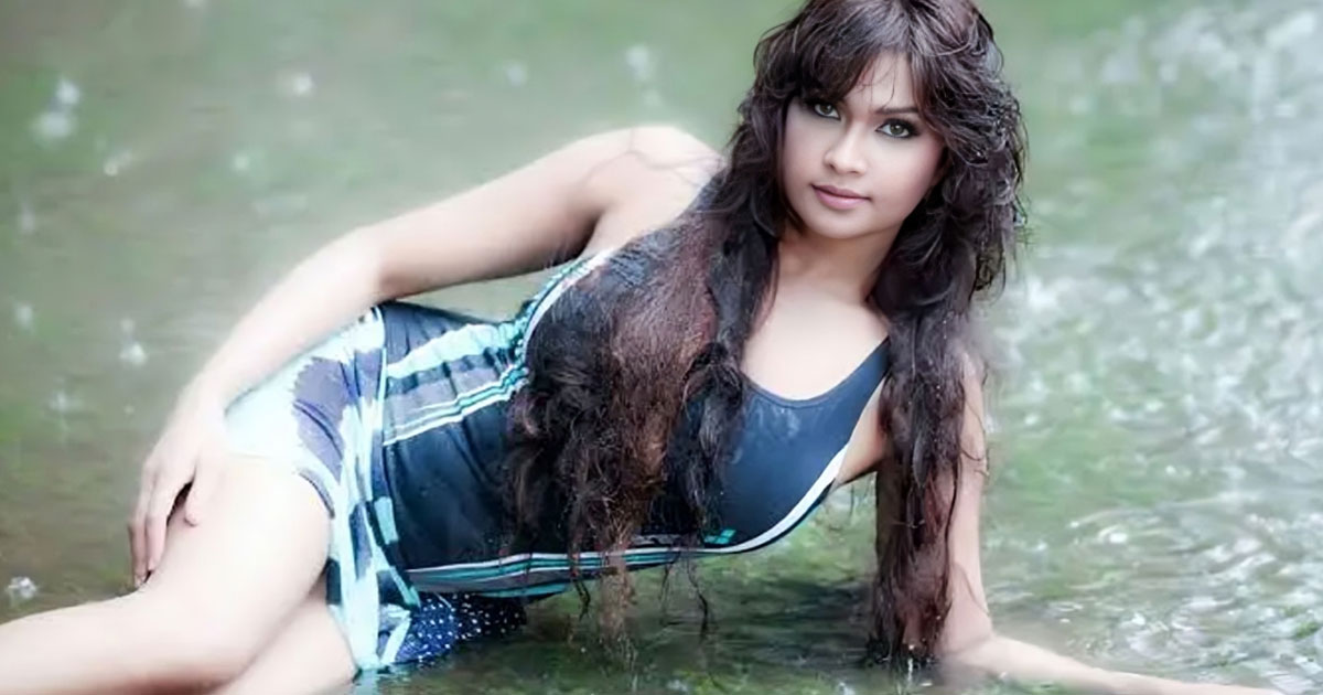 ভোটের মাঠে ‘ম্যাডাম ফুলি’
