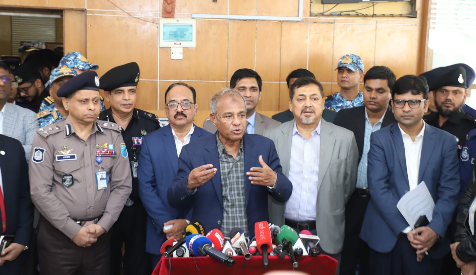 এবারের নির্বাচন হবে উৎসবমুখর, সহিংসতা হলে কঠোর ব্যবস্থা: স্বরাষ্ট্র উপদেষ্টা