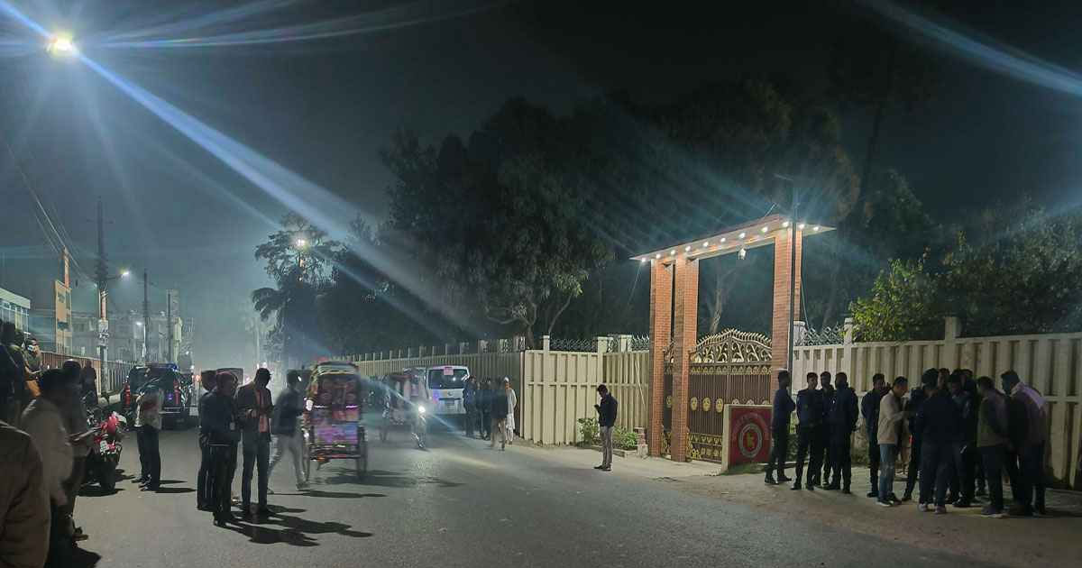 গোপালগঞ্জ ডিসির বাসভবনের সামনে ককটেল বিস্ফোরণ