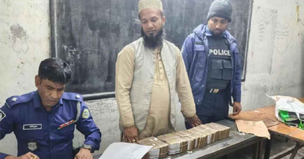 পটুয়াখালীতে ৫০ লাখ টাকাসহ স্বেচ্ছাসেবক দলের নেতা আটক