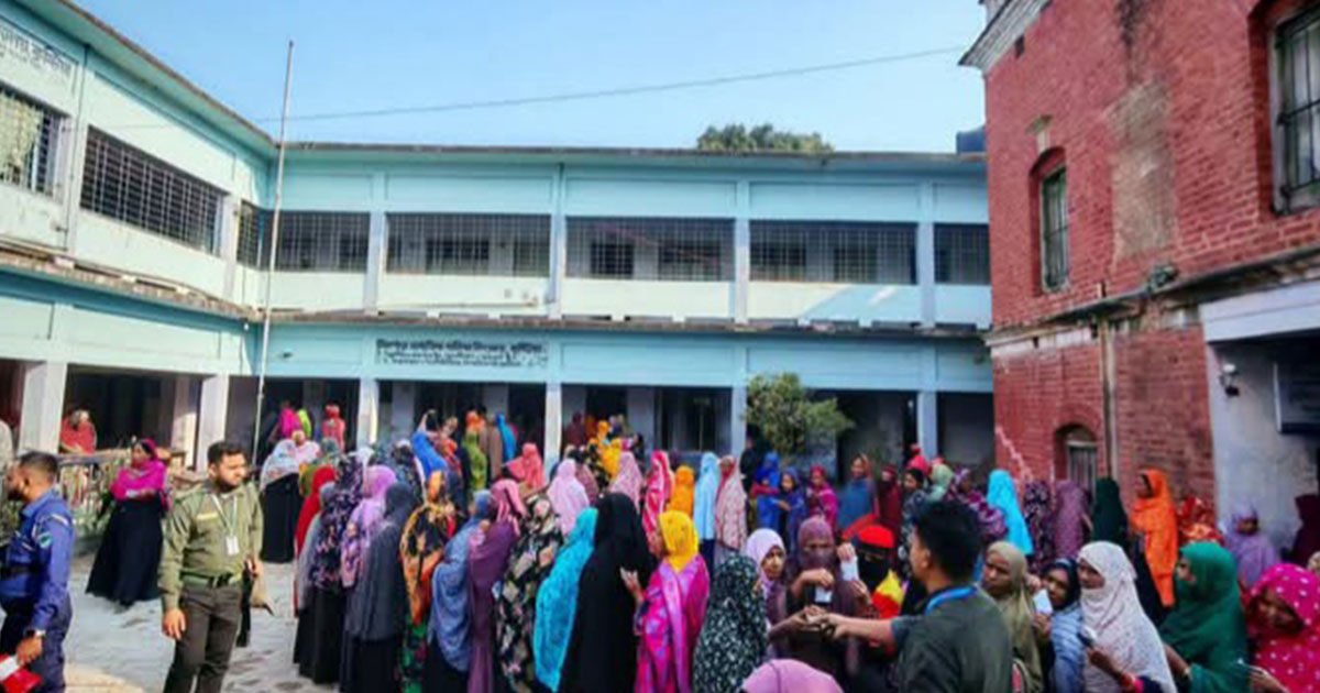 কুষ্টিয়ায় উৎসবমুখর পরিবেশে চলছে ভোটগ্রহণ