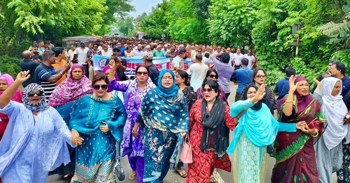 সংরক্ষিত নারী আসনে শাহিদা আক্তারের মনোনয়নের দাবি তৃণমূলের