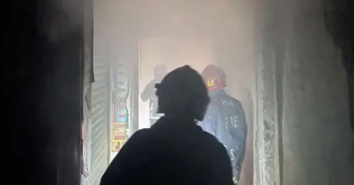 কারওয়ান বাজারে কাঠপট্টি ভবনে আগুন নিয়ন্ত্রণে