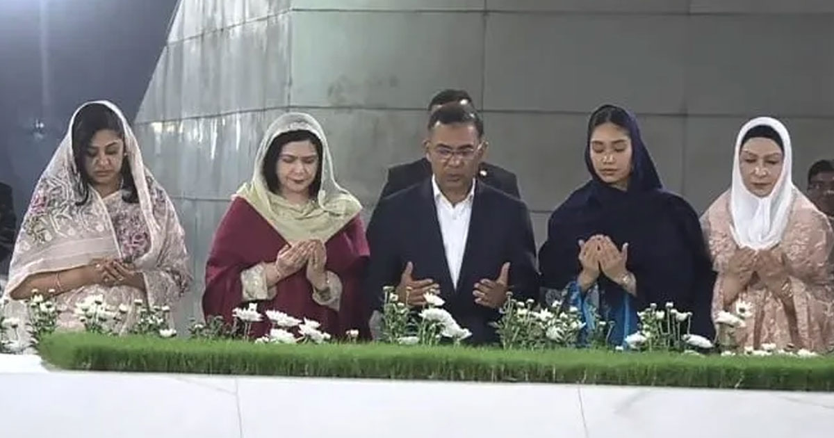 প্রধানমন্ত্রীর দায়িত্ব নেওয়ার পর  বাব-মায়ের কবর জিয়ারত