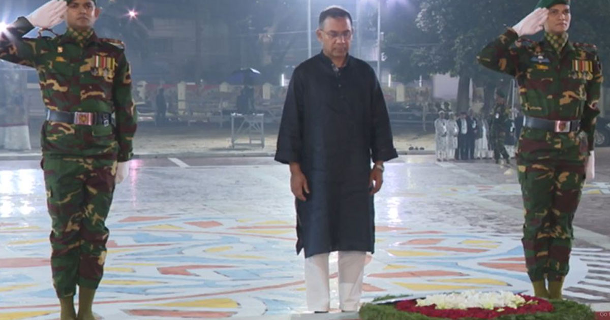 একুশের প্রথম প্রহরে শহীদদের প্রতি প্রধানমন্ত্রীর শ্রদ্ধা