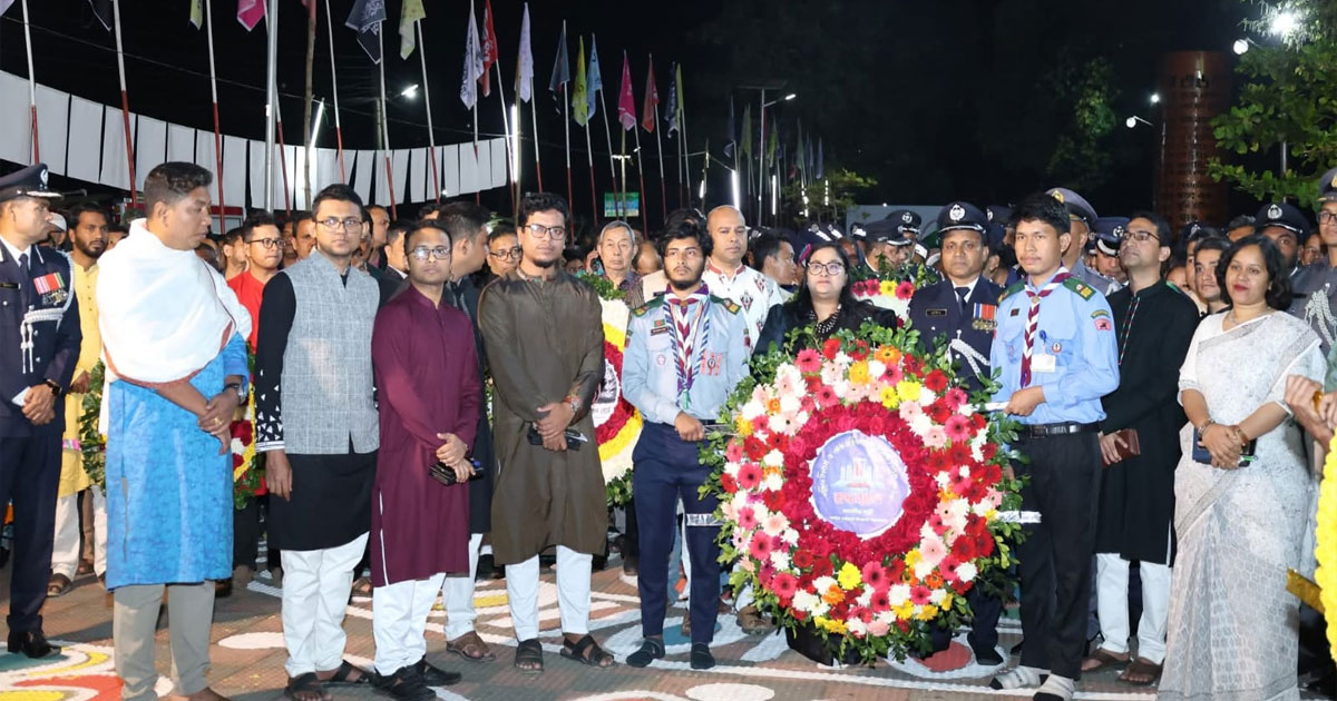 রাঙ্গামাটি কেন্দ্রীয় শহীদ মিনারে সর্বস্তরের মানুষের শ্রদ্ধা