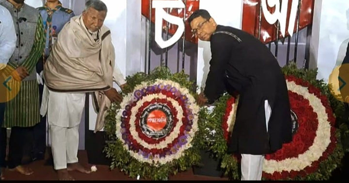 জয়পুরহাটে শহীদ মিনারে শ্রদ্ধা জানালেন জনপ্রশাসন প্রতিমন্ত্রী