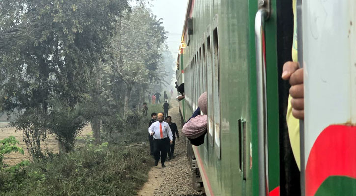 জাহানাবাদ এক্সপ্রেস ট্রেনের ইঞ্জিন বিচ্ছিন্ন, অল্পের জন্য রক্ষা