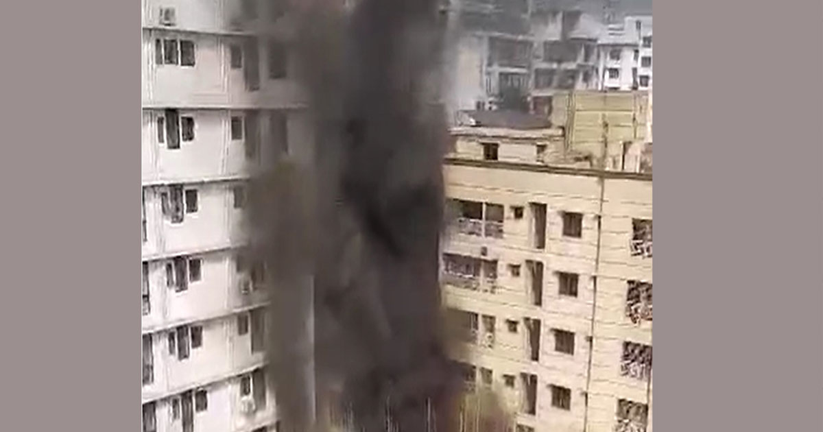 রাজধানীতে নির্মাণাধীন ভবনে আগুন