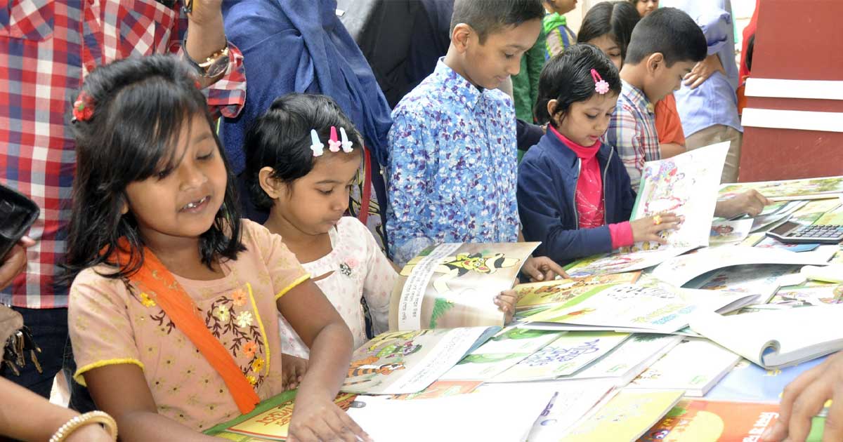 কলকাকলিতে মুখর বইমেলার প্রথম শিশুপ্রহর