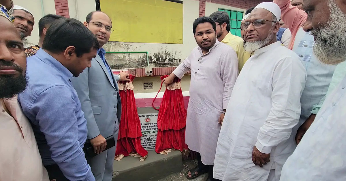 ধলেশ্বরীতে অবৈধ ড্রেজিং বন্ধে প্রশাসনের হস্তক্ষেপ চান এমপি আল আমিন