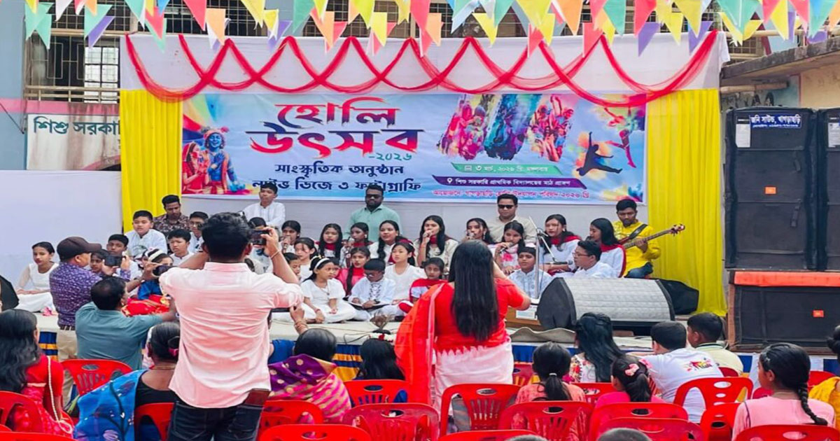 ফাল্গুনী পূর্ণিমায় হলি-রঙে রঙিন খাগড়াছড়ি