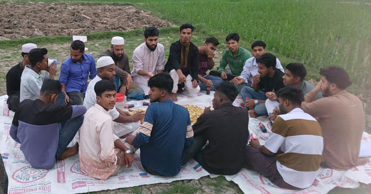 প্রকৃতির অপার সৌন্দর্যে  ইফতার