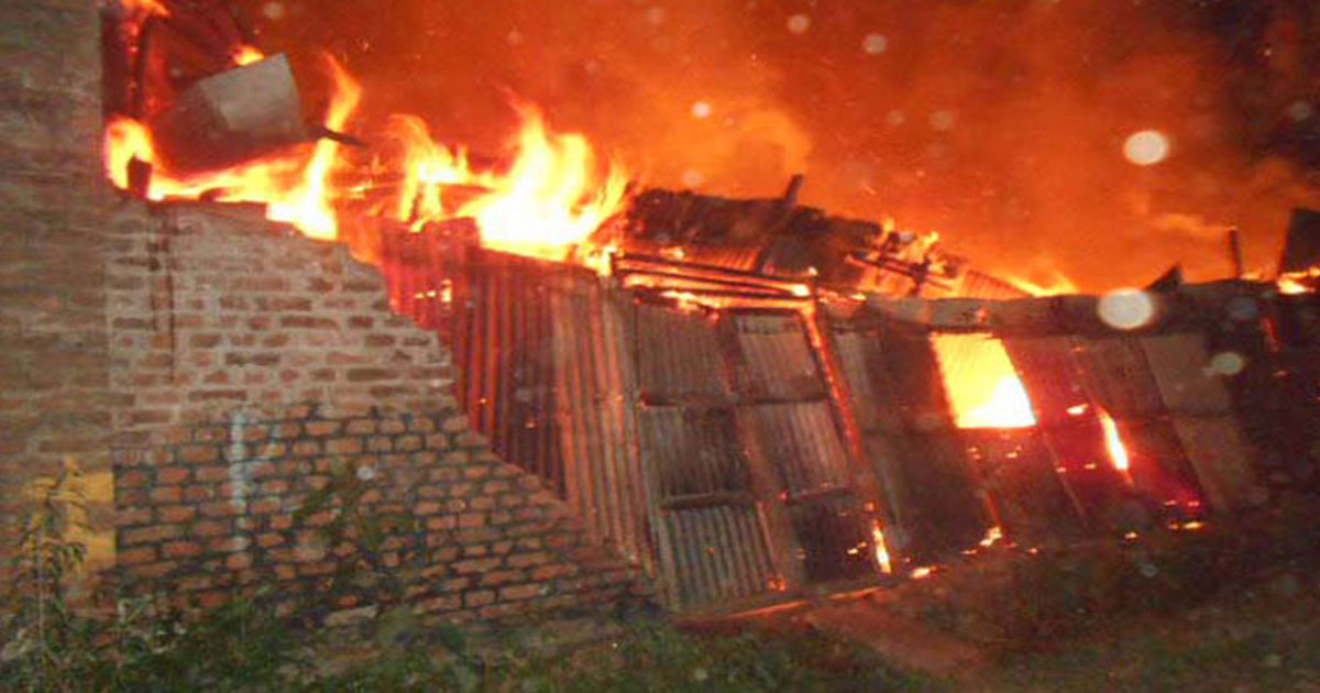 হাজীগঞ্জ বাজারে আকস্মিক আগুন
