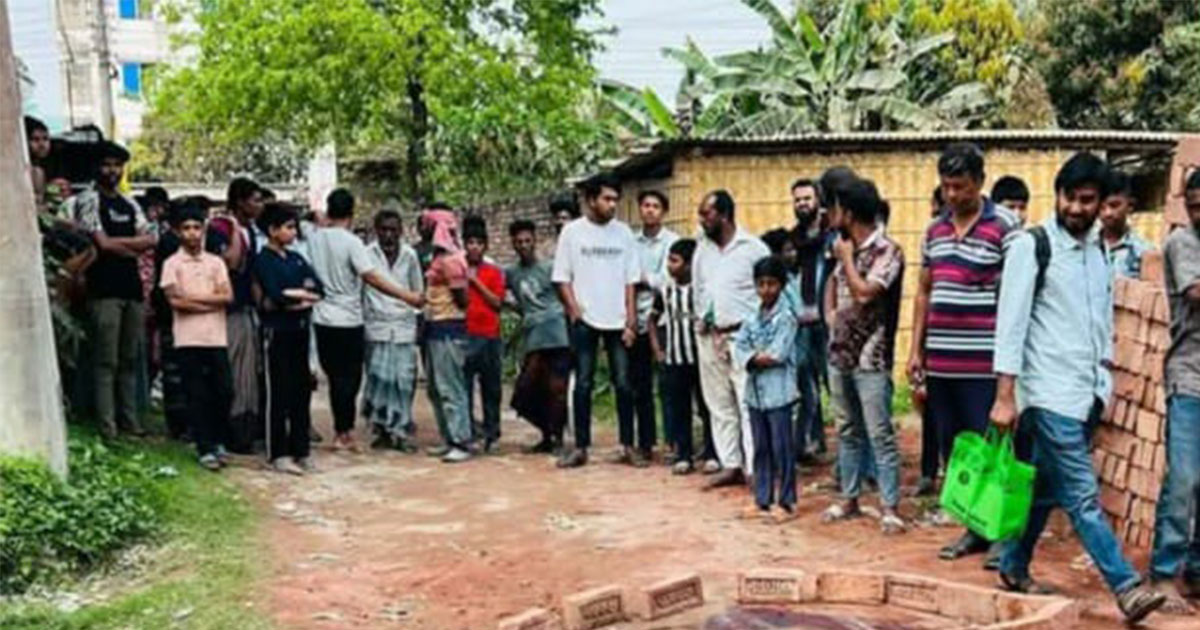 কুষ্টিয়ায় প্রকাশ্যে যুবককে কুপিয়ে হত্যা