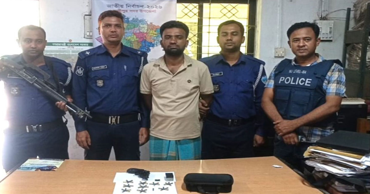 লক্ষ্মীপুরে বিদেশি রিভলবার ও গুলিসহ সন্ত্রাসী গ্রেপ্তার