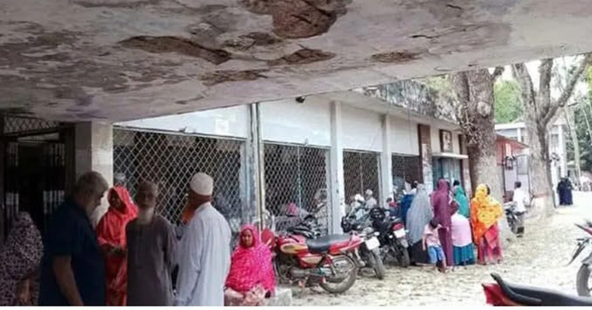 দৌলতপুরে জরাজীর্ণ ভবনে চলছে আদালতের কার্যক্রম : দূর্ঘটনার শঙ্কা