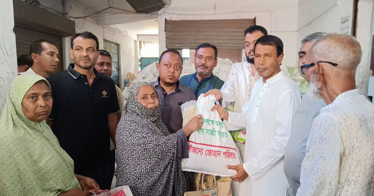 ঝিনাইদহে সাড়ে ৭ হাজার অসহায় পরিবারের মাঝে খাদ্য সামগ্রী বিতরণ