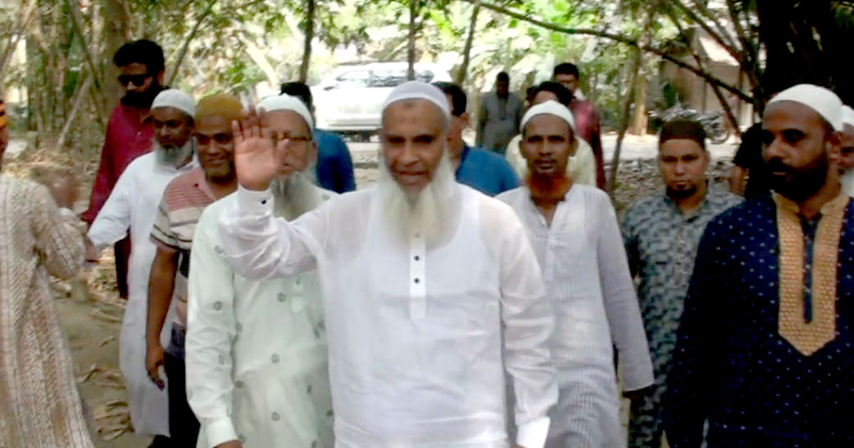 ৬ মসজিদে ৬ লাখ টাকা দান করলেন নাটোরের সাবেক পৌর মেয়র