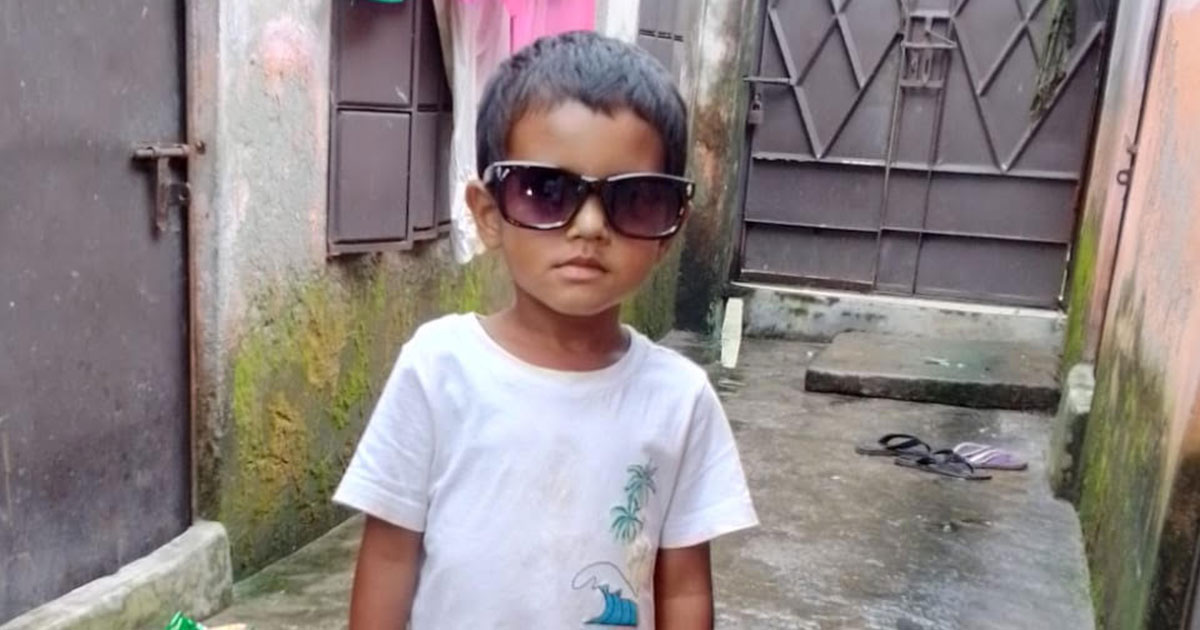 ফতুল্লায় পাইলিং মেশিনের পাইপ ভেঙে পড়ে শিশুর মৃত্যু