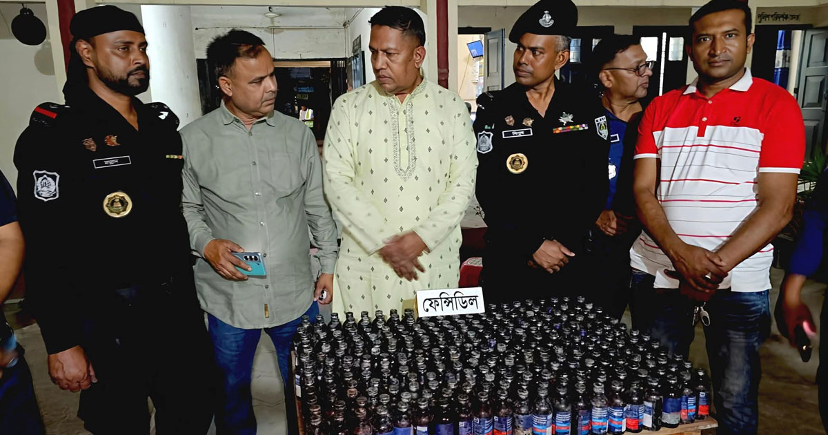 ঝিনাইদহে র‍্যাব-৬ এর অভিযানে ৩২৪ বোতল ফেনসিডিল উদ্ধার
