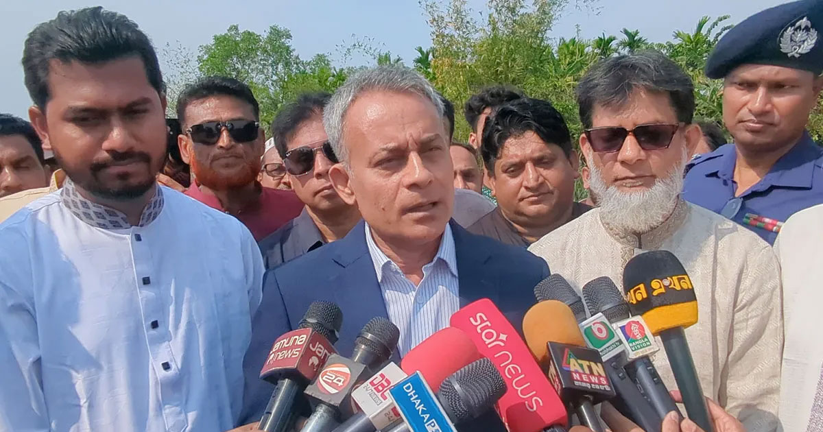 ঈদযাত্রা নির্বিঘ্ন করতে পাবলিক পরিবহনে পর্যাপ্ত তেল দেওয়া হচ্ছে: রবিউল আলম