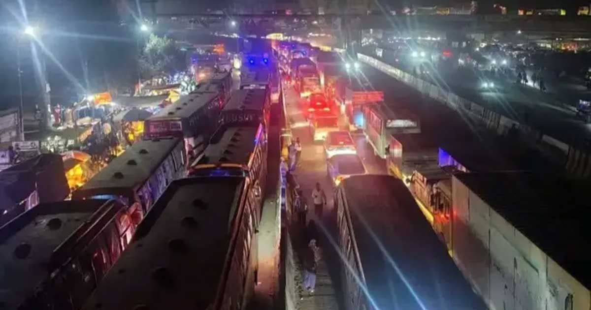 চন্দ্রা বাস টার্মিনালে ঈদযাত্রায় তীব্র যানজট, ১২ কিলোমিটার জুড়ে ধীরগতি