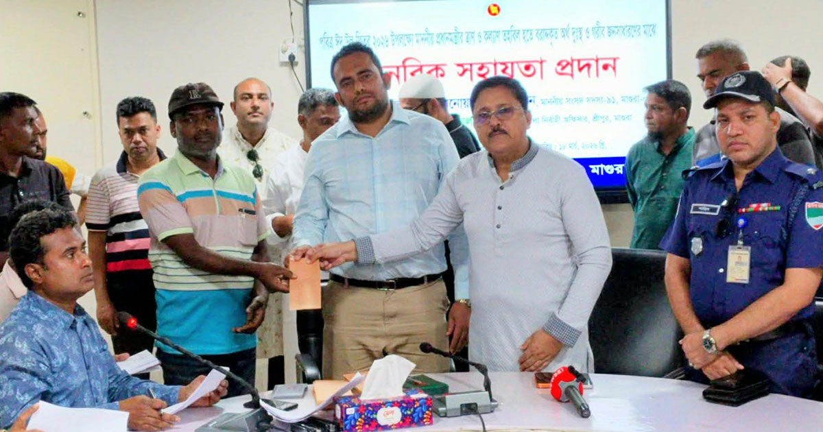 শ্রীপুরে প্রধানমন্ত্রীর ত্রাণ ও কল্যাণ তহবিলের মানবিক সহায়তা প্রদান