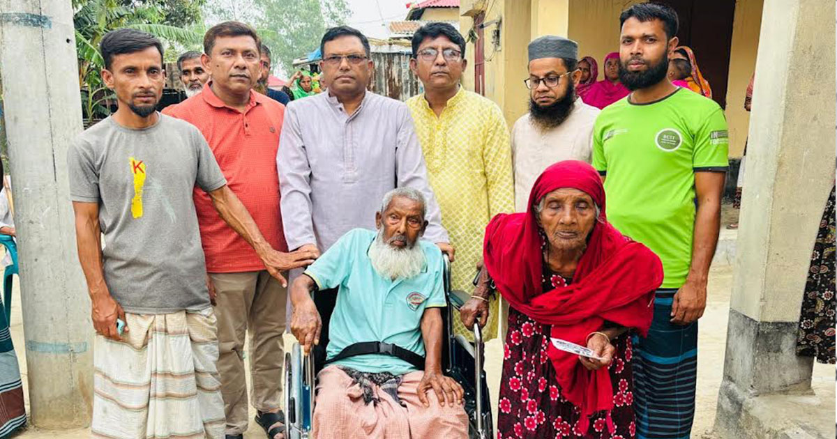 তারেক রহমানের নির্দেশে বগুড়ায় প্রতিবন্ধীদের হুইলচেয়ার ও নগদ অর্থ প্রদান