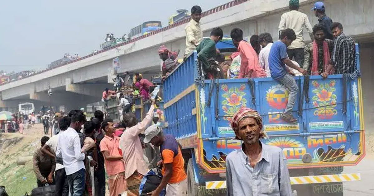 টাকা বাঁচলে ছেলে-মেয়ের জন্য কিছু নিতে পারবেন, তাই ট্রাকে বাড়ি ফিরছেন বাবা