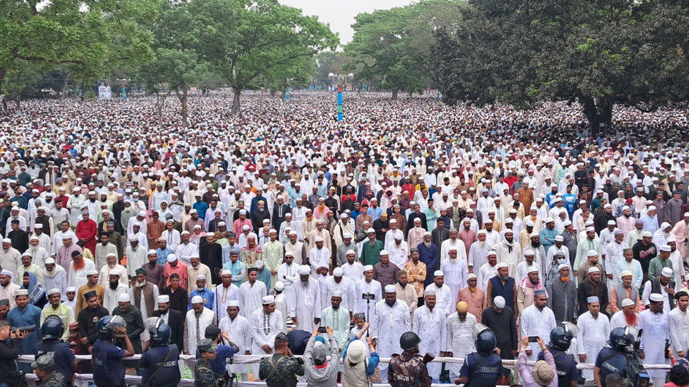 শোলাকিয়ায় ঈদের জামাতে  ৬ লক্ষাধিক মুসল্লির অংশগ্রহণ