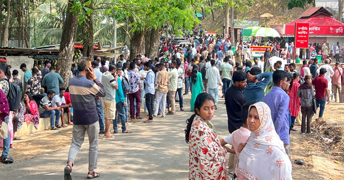 ঈদের ছুটিতে সাজেকে পর্যটকদের উপচেপড়া ভিড়