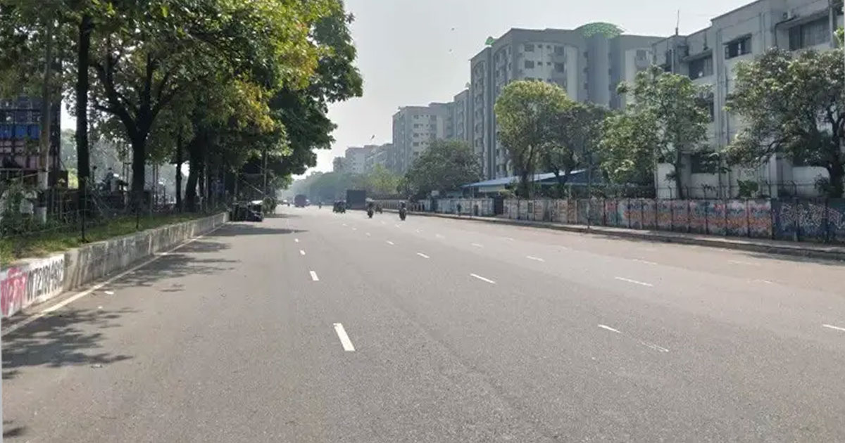 ঢাকায় এখনো ছুটির আমেজ, সড়কে নেই যাত্রী-জট