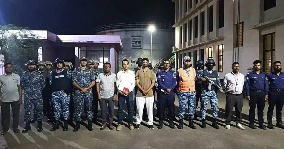 সরকারি ডিপোতে তেলের অবৈধ মজুত, পালিয়েছে ম্যানেজার