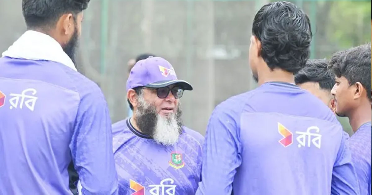 বৃষ্টির পর আবার শুরু খেলা, কমে গেলো ওভার