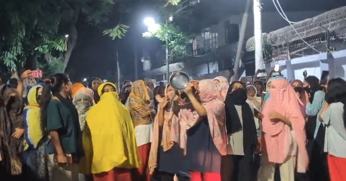 মধ্যরাতে উত্তাল ইডেন কলেজ