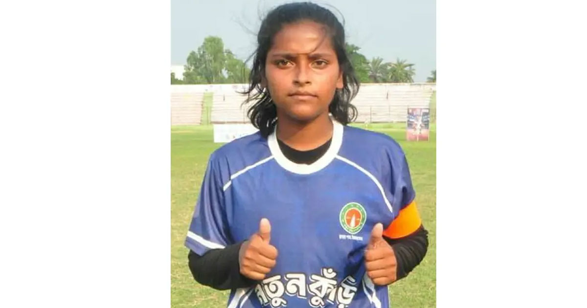 ৩ ম্যাচের তিনটিতেই হ্যাটট্রিক, বাংলার ফুটবলে বিস্ময় বালিকা আলেয়া